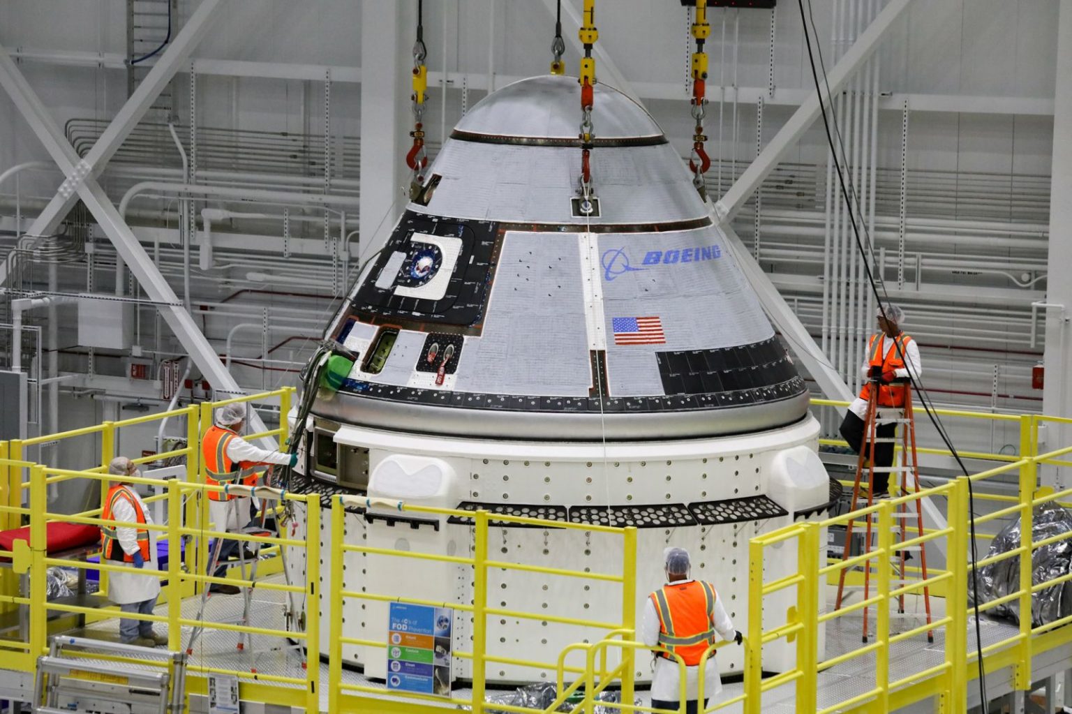 4 Ron Crane Scales lifting the Boeing Starliner spacecraft